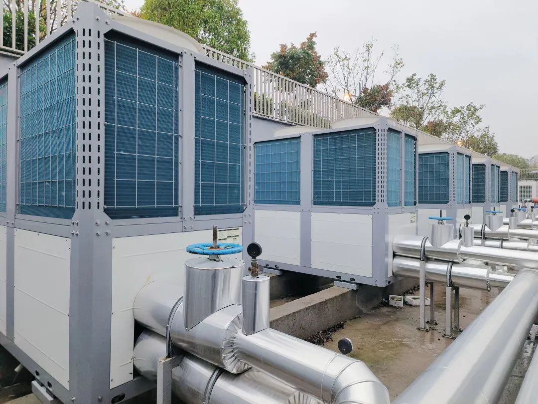 口碑案例丨120吨热水空气能热泵工程，欧亚国际app为医院提供生活热水包管！